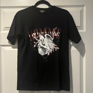 Boohoo Black Short Sleeve Tee with Graphic Design size M